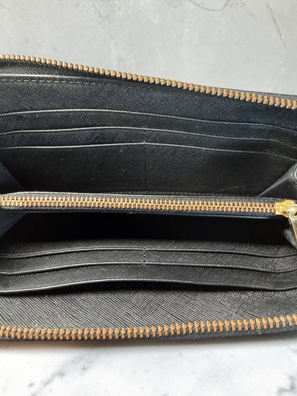 Tory Burch Robinson Black Saffiano Leather Continental Zip Around Wallet - Picture 7 of 10